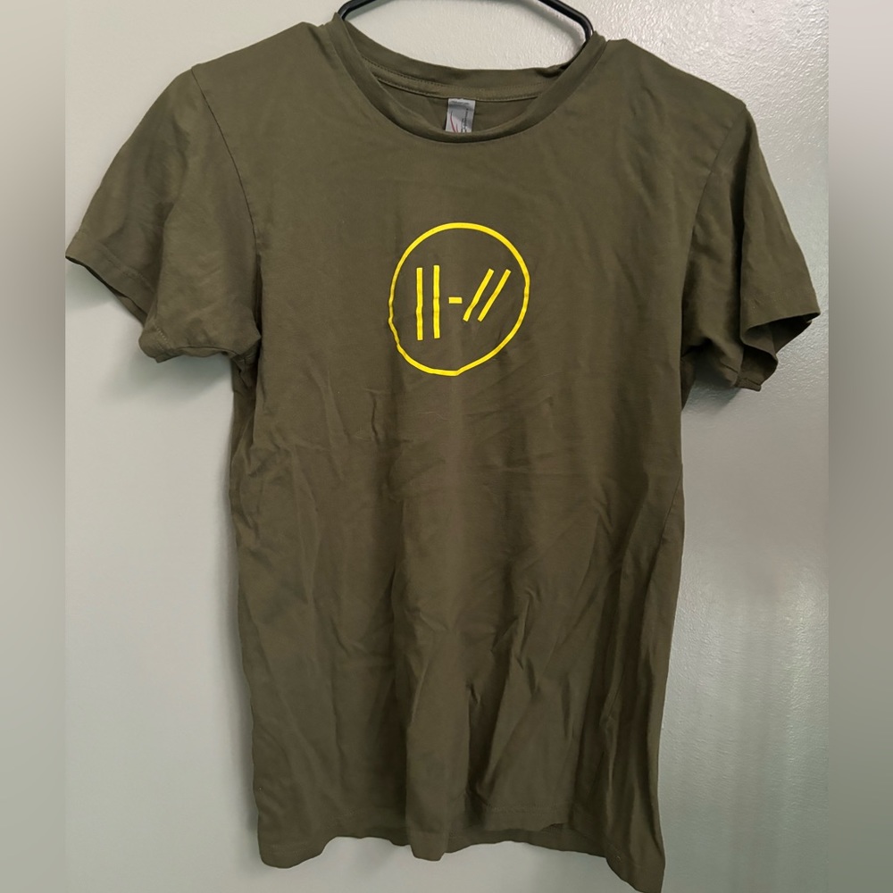 SMALL twenty one pilots t shirt